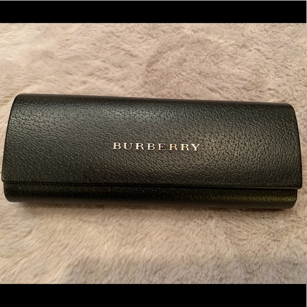 🕋 Burberry Eyeglass Case  🕋